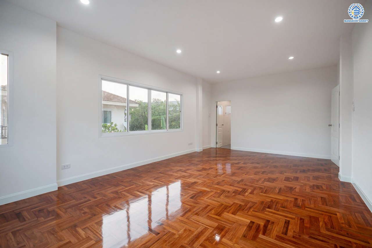 บ้านมือสองตกแต่งใหม่ โครงการ มัณฑิกา กาญจนาฯ-บางบอน รองรับทุกความสุข เนื้อที่ 108.6 ตร.ว. ฟังก์ชัน 3 ห้องนอน 3 ห้องน้ำ 2 ห้องอเนกประสงค์ จอดรถได้ 2 คัน บนทำเลใกล้รถไฟฟ้าสายสีน้ำเงิน "สถานีหลัก2" และจุดขึ้นทางด่วน "พระราม2" และ The Mall บางแค